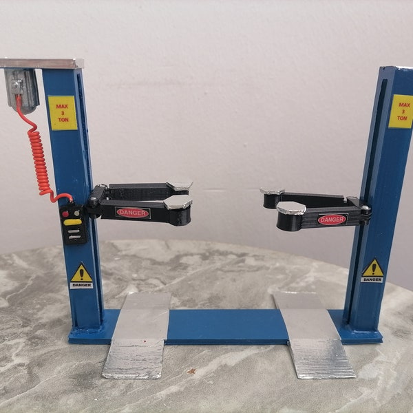 3D Printed Two Post Car Lift 1:24,3D Printed Miniature,Blue Diecast Auto Service Equipment 1-24, Dioramas Parts ,Garage,Miniature Accessory