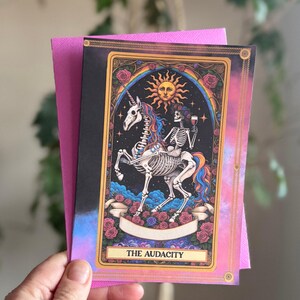 d'anniversaire mystique de licorne squelette | Carte de voeux originale de licorne gothique de Zazzle.be Liste d'envies Vous avez des idées ? Licorne squelette de sorcière | Cadeau de voeux d'anniversaire