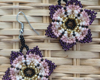 Huichol earrings in star style| handmade beaded mexican earrings | aretes artesanales estrella huichol