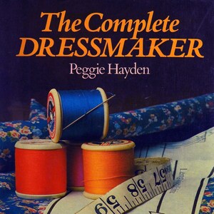 PDF, Sartoria; Progettazione di modelli; Realizzazione di abiti; Sartoria pratica; The Complete Dressmaker; 232 pagine;