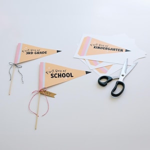 Banderas imprimibles del banderín del lápiz del primer día de clases, preescolar-grado 12, foto de la escuela, carta de EE. UU., archivos PDF y JPG, descarga digital