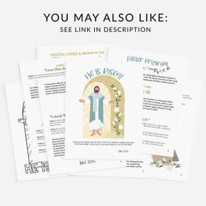 Op de afbeelding: Een verzameling gedrukte religieuze materialen, waaronder een programma en liedbladen. De centrale afbeelding toont een illustratie van Jezus met de tekst "Hij is verrezen!" en bloemmotieven. De tekst "Misschien ook interessant: zie link in beschrijving" is ook zichtbaar.