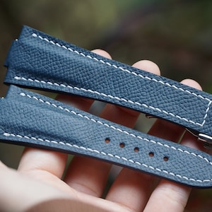 Correa de reloj personalizada de piel de becerro azul oscuro con muescas para Citizen, Oris Aquis, Tissot PRX y Tudor (incluye cierre desplegable).