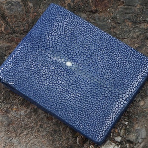 Maßgeschneiderte Dunkelblaue Rochenleder Geldbörse. Echtes Rochenleder Herren Portemonnaie. Geschenk für Ihn, Geschenk für Freund.
