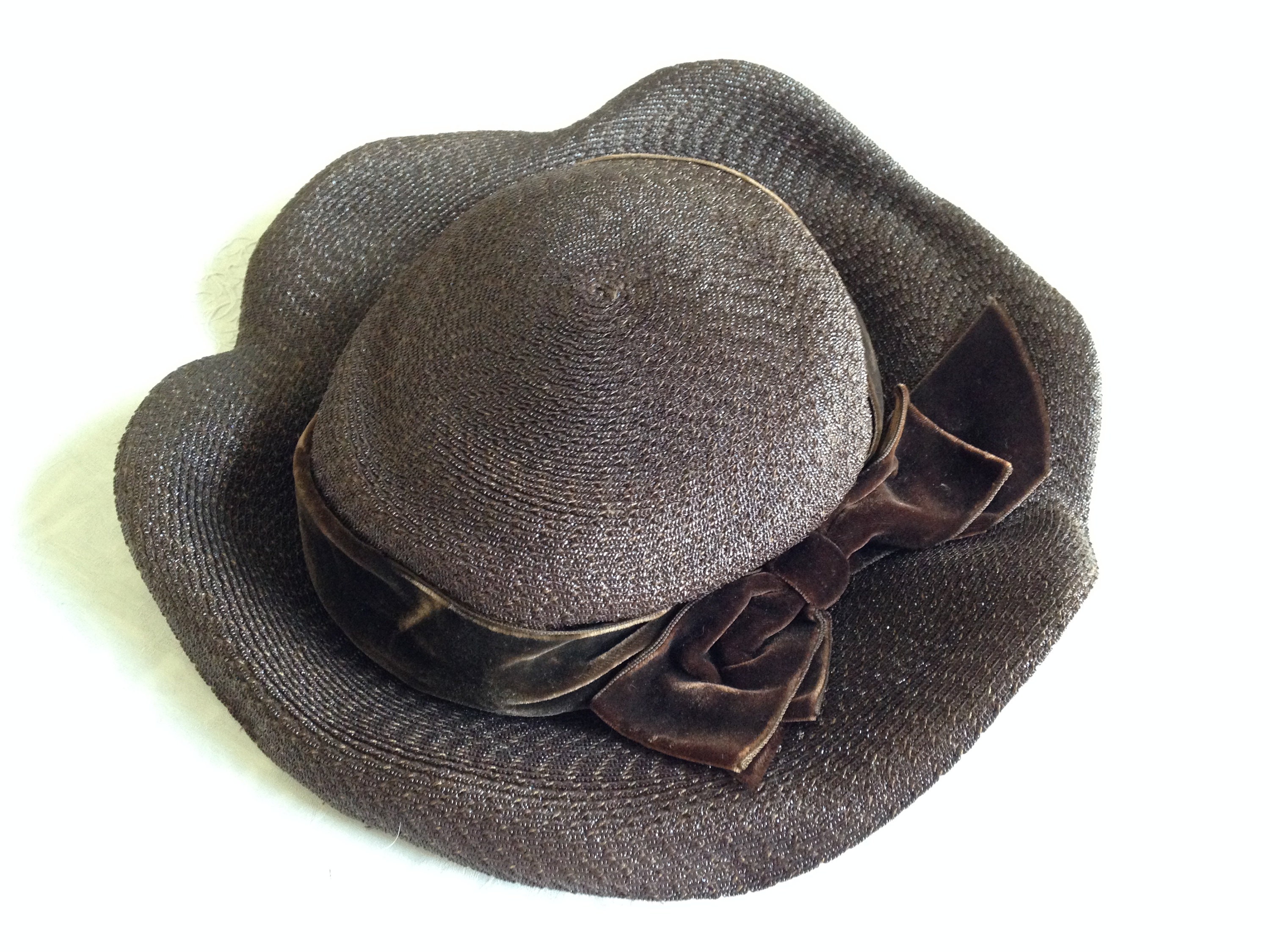 Vintage, Brown, Ladies Hat With Brown Velvet Ribbon on Brim  display picture 3