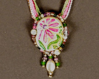 BEAD EMBROIDERY NECKLACE handgefertigt, Ooak, von Hand bemalt Blumenmuster, von Sandi Obertin #be1