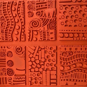 はんだスタンピング 抽象的なイメージ * 深彫り、加硫赤ゴム、粘土、ジュエリー、atc/aceo サイズ * Sandi Obertin 6A
