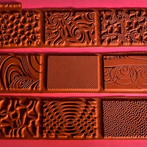 IMÁGENES DE ESTAMPADO CON SOLDADURA * GOMA ROJA VULCANIZADA grabada profundamente, diarios, arcilla, estampado, pmc, tela, joyería, collage, etc. Sandi Obertin L1