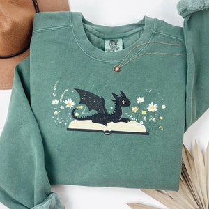 Dragon Book Sweatshirt, Fantasy Sweatshirt, Bookworm sweatshirt, bookish sweatshirt, book club sweatshirt, Book Lover, Book Crewneck