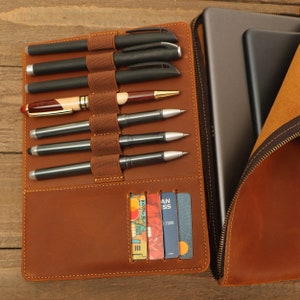 Capa de couro personalizada para iPad 10ª geração com compartimento para caneta, bolso para cartão, presente personalizado para aniversário de mãe e pai, capa de couro para tablet