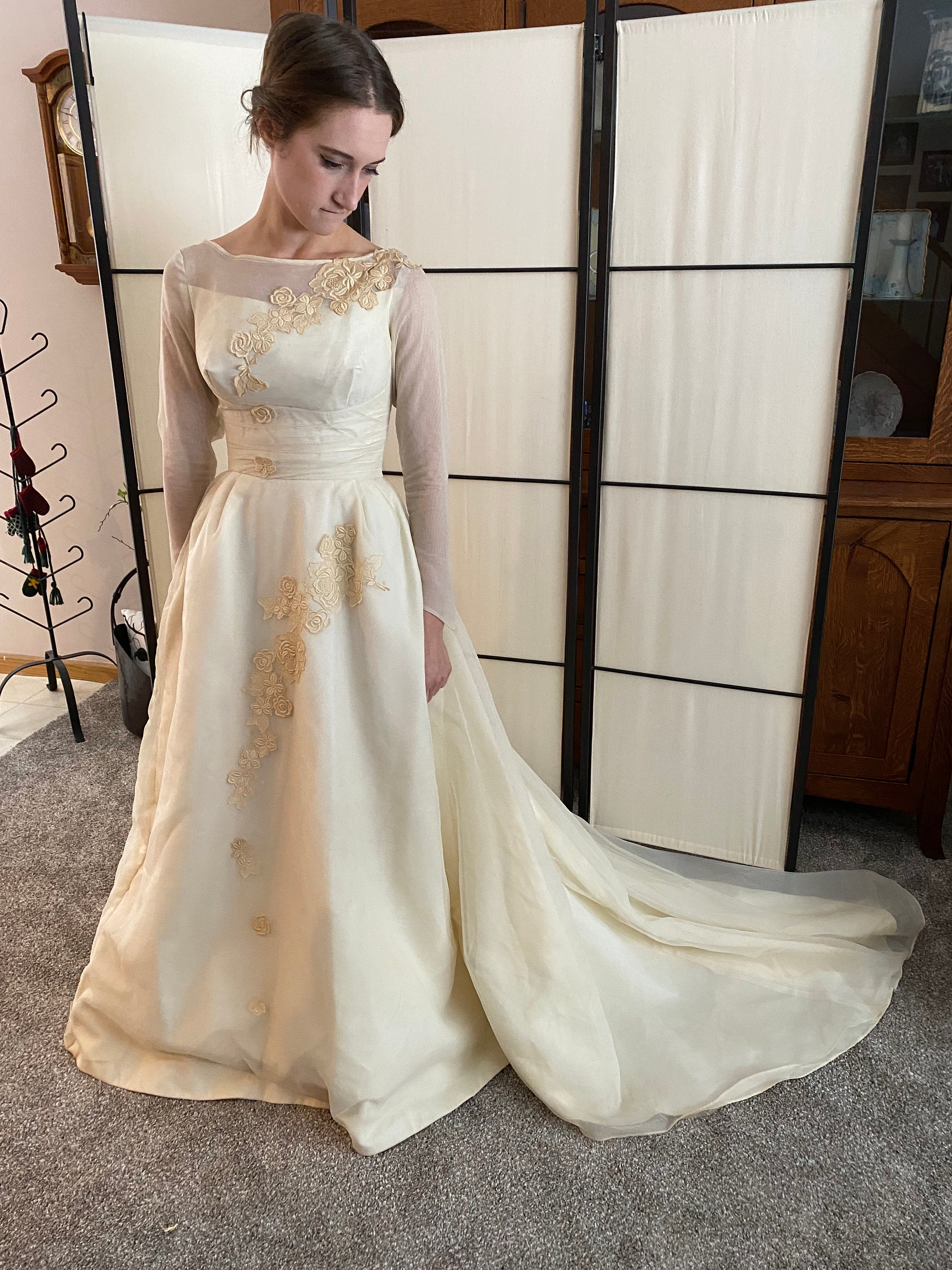 wedding dresses in the 1940s