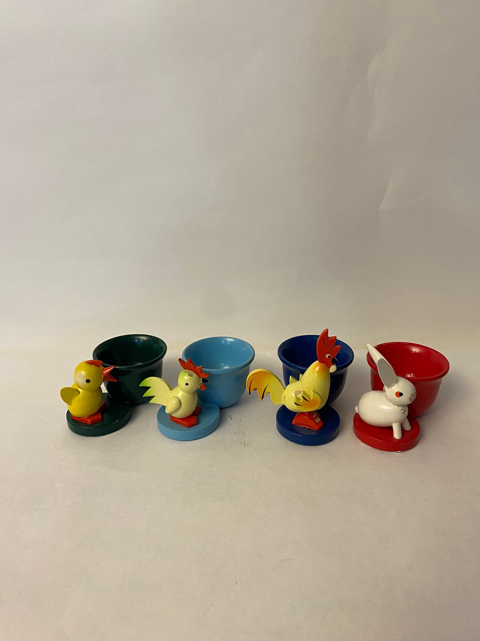 4 Wooden Egg Cups East Germany Veb Holzwaren Gahlenz Chick, Hen, Rooster, Bunny