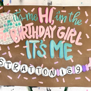 Striscione per il compleanno di Taylor Swift