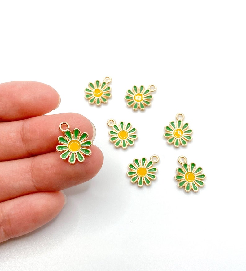 Lot of 4 Flower Charms Daisy Charm Flower Charm Floral Charms Necklace Bracelet Earrings Jewelry Making 20mm x 17mm Lot of 4 Flower Charms Daisy Charm Flower Charm Floral Charms Necklace Bracelet Earrings Jewelry Making 20mm x 17mm
