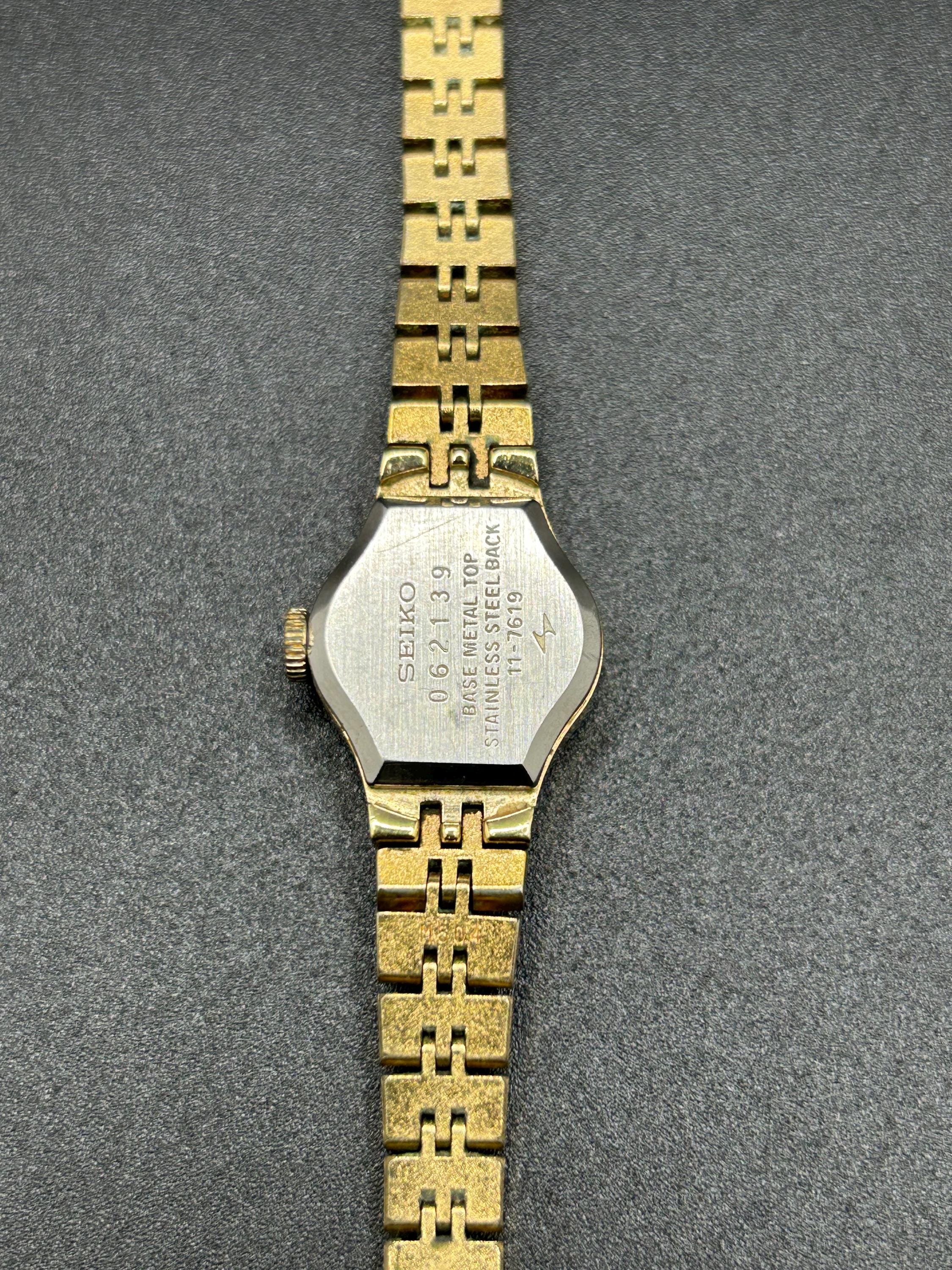 Womens Vintage Seiko 1974 Manual Wind Watch 17Jewel Gold Tone Japan Dainty Works Vintage Seiko Mechanical Wind Ladies Gold Tone Dress  main image 3