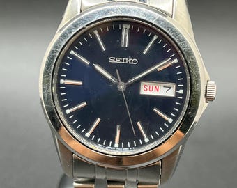 Vintage Seiko 7N43-0AM0 Men’s Blue Dial Day Date Quartz 37mm Stanless Steel Watch