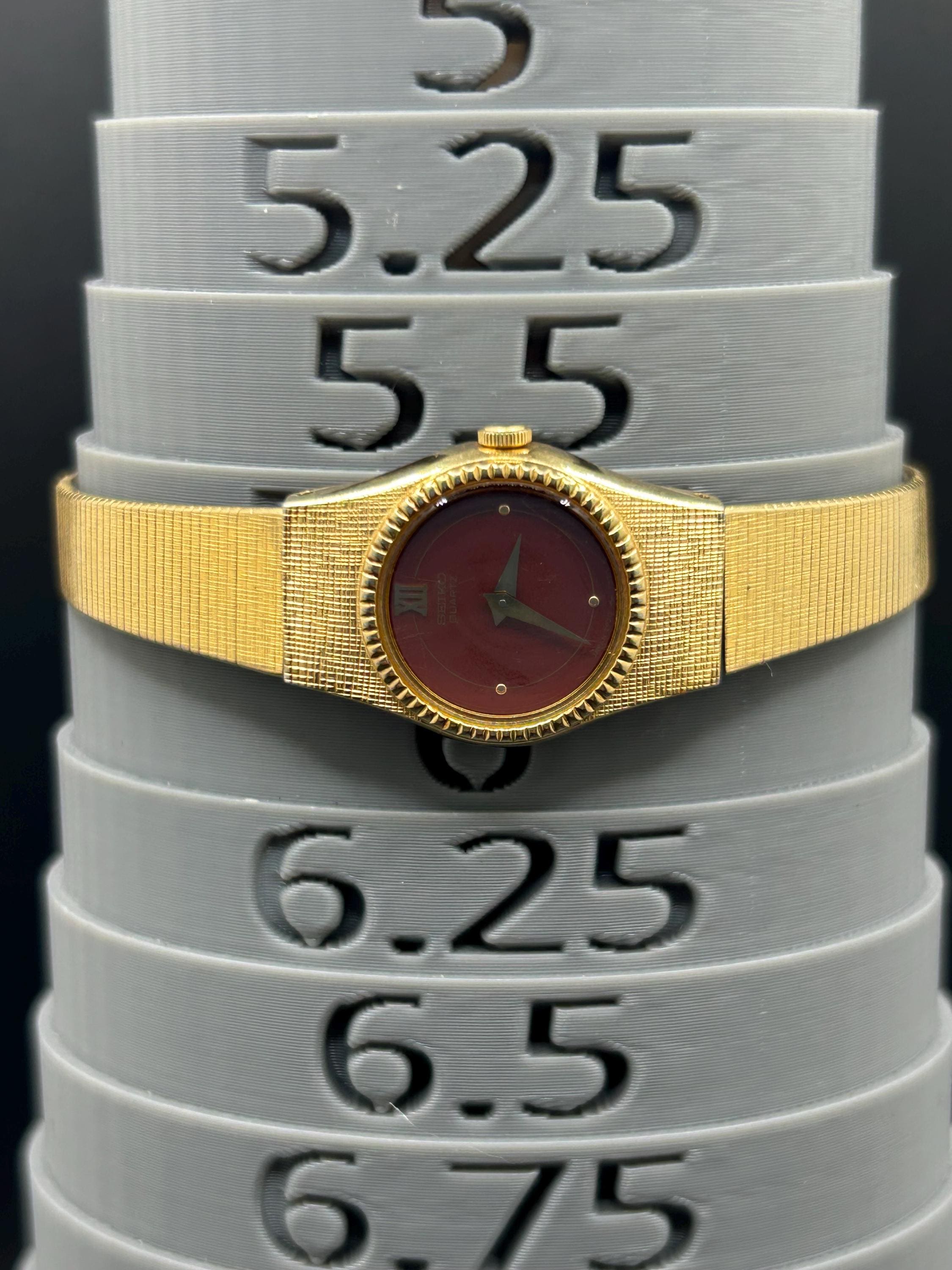 Vintage Dainty Seiko 2P20-0330 Gold Tone Bracelet Watch With