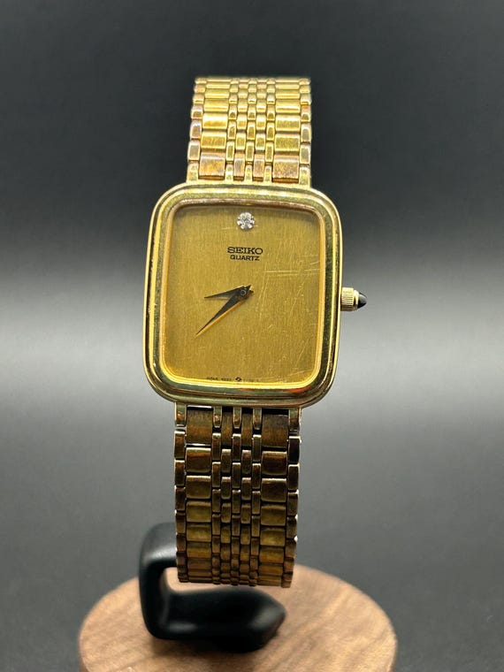 Vintage Seiko 9020-5249 Champagne Dial Chariot Case Integrated