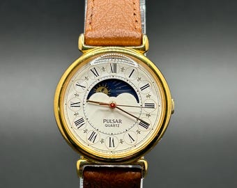 Montre à quartz vintage Pulsar by Seiko V829-0010 cadran soleil et lune phases de lune robe chiffres romains dorés pour femme