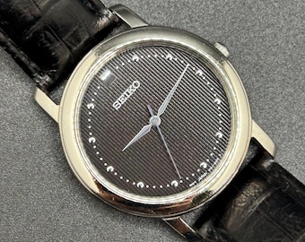 Vintage Seiko Quartz V701-1T30 Black Dial Silver Case Minimalist Dress Men’s Watch