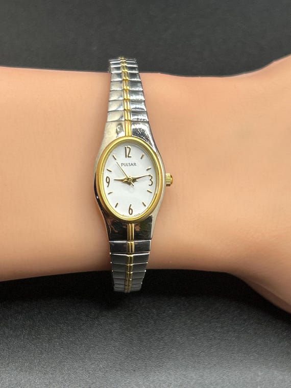 Vintage Dainty Pulsar by Seiko Women display picture 2