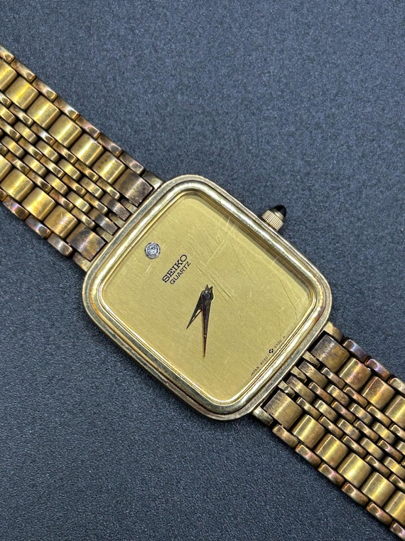 Vintage Seiko 9020-5249 Champagne Dial Chariot Case Integrated