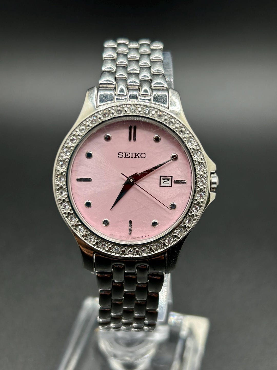 Vintage Seiko 7N82-0HV0 Pink Dial Crystal Bezel Date Display