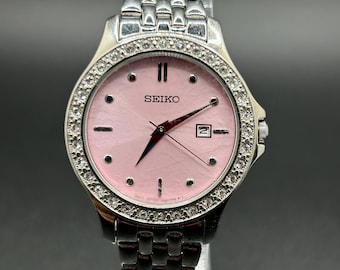 Vintage Seiko 7N82-0HV0 Pink Dial Crystal Bezel Date Display Women’s Quartz Watch