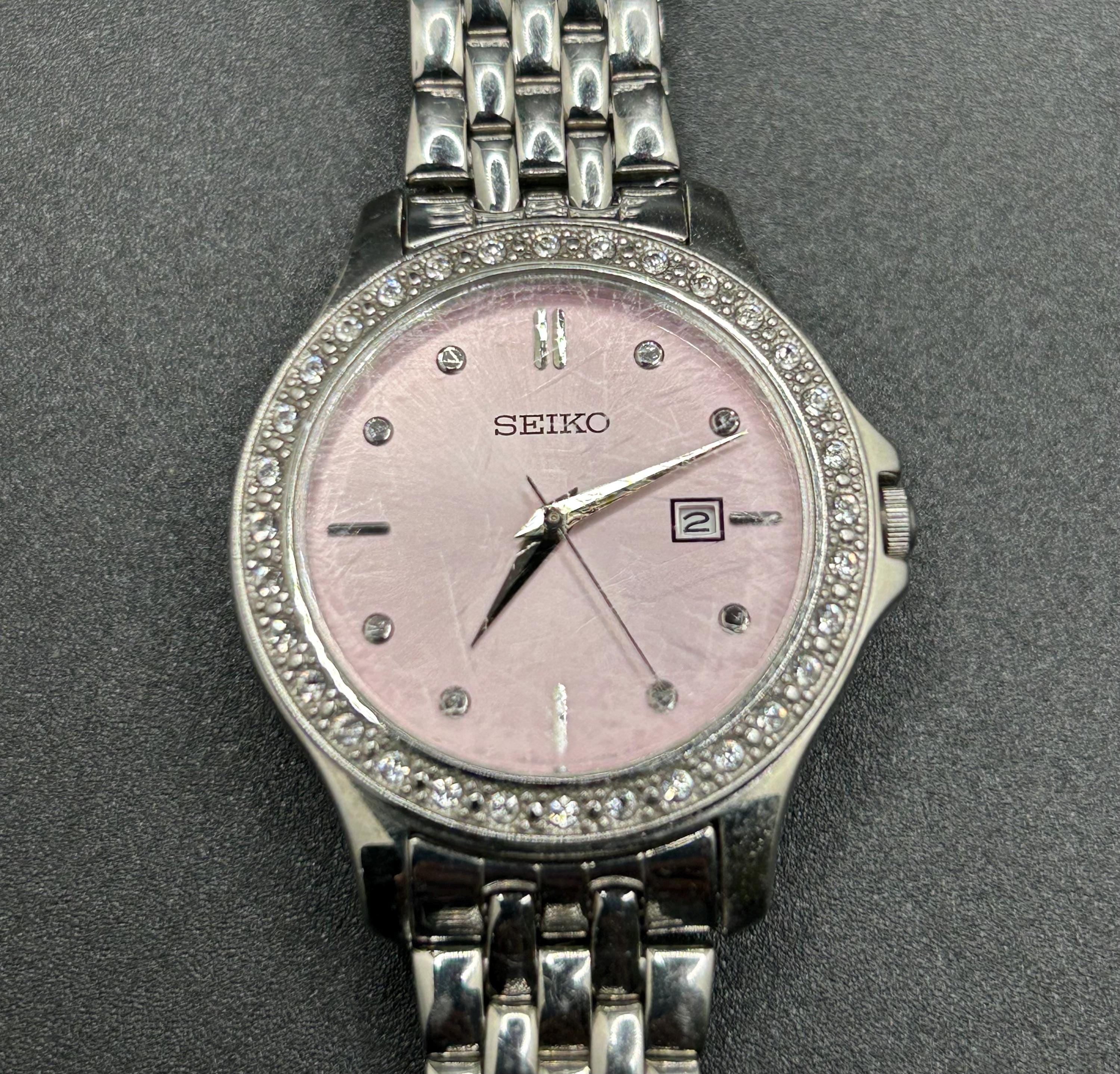 Vintage Seiko 7N82-0HV0 Pink Dial Crystal Bezel Date Display