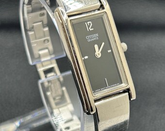 Reloj de mujer Citizen estilo tanque vintage 5920-S93665 con esfera negra
