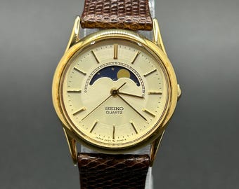 Vintage Seiko Half Moon Stainless Steel Asymmetrical Women display picture 1