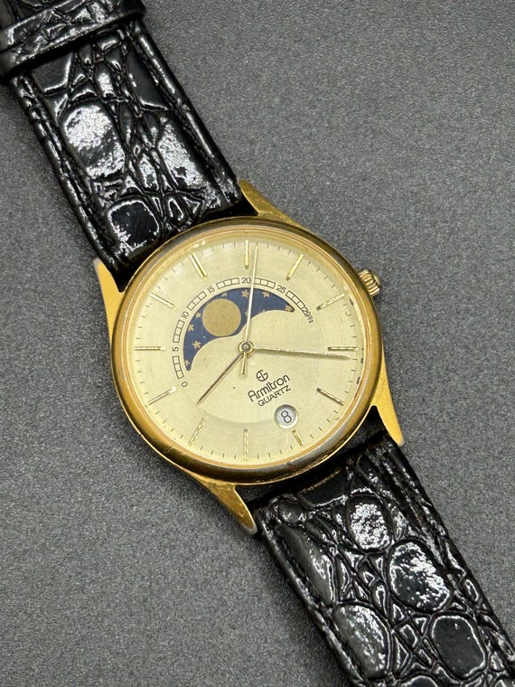Vintage Armitron Moonphase Mens Gold Tone Quartz Watch With Date Feature Classic Dress Watch 31.5mm