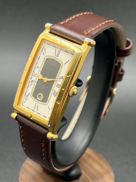 Vintage Rare 1990s Seiko Age of Discovery 7N89-5009 Tank Gold Tone Roman Dial Date Quartz Men’s Watch View 5