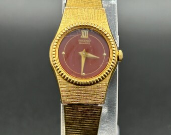 Vintage Dainty Seiko 2P20-0330 Gold Tone Bracelet Watch With