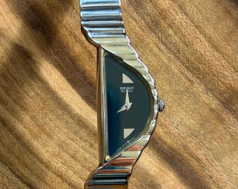 Vintage Rare Seiko Asymmetric Half Moon 1F20-5D59 Black Dial Stainless Steel Bracelet Women’s Quartz Watch