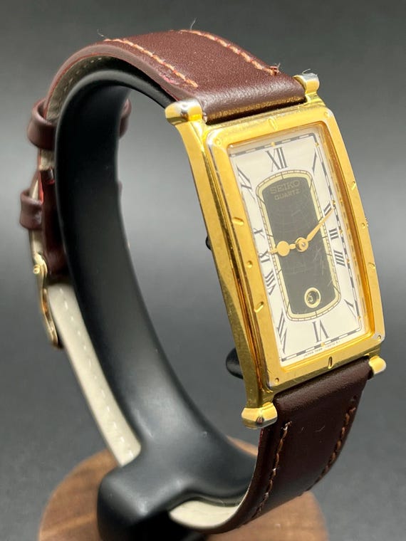 Vintage Rare 1990s Seiko Age of Discovery 7N89-5009 Tank Gold Tone Roman Dial Date Quartz Men’s Watch View 3