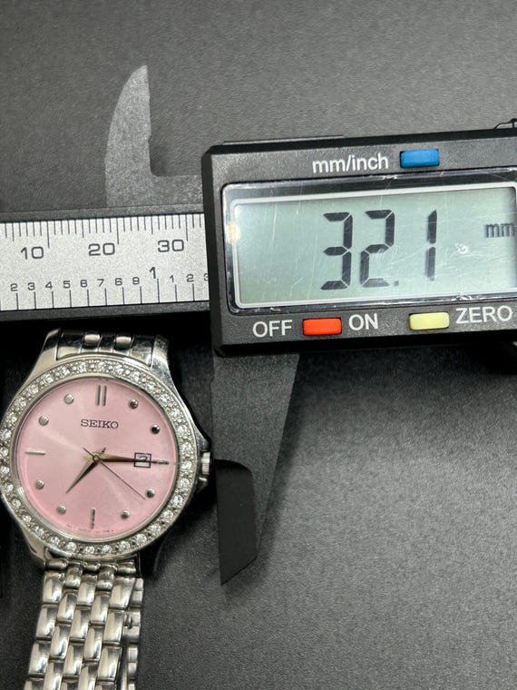 Vintage Seiko 7N82-0HV0 Pink Dial Crystal Bezel Date Display