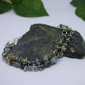 Bracelet: Modern pearl bracelet in double strand, costume jewelry
