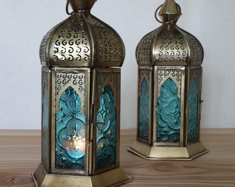 Oriental tealight lantern – colorful glass lantern made of metal – decorative lantern for the home – patio lamp