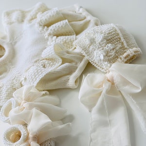 Set van 3 - babyromper - babymutsje en sokken - romper met strik - babyset - newbornset - gebreide babyset - rekwisieten babyfoto - baby