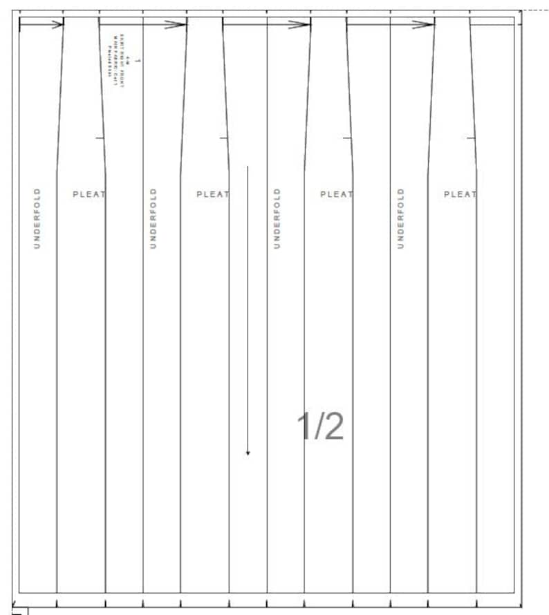 Peut inclure: Un dessin technique en noir et blanc d'un patron de jupe pliss&eacute;e. Le patron comprend des &eacute;tiquettes telles que "PLEAT" et "UNDERFOLD", avec des fl&egrave;ches indiquant les directions de pliage. Le nombre "1/2" est &eacute;galement visible.