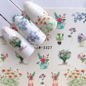Decalcomanie ad acqua per nail art floreale: adesivi floreali primaverili ed estivi