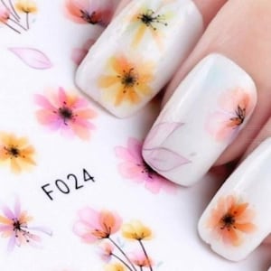 Decalcomanie ad acqua per nail art floreale: adesivi con fiori pastello primaverili (F024)