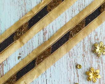 Adorno artesanal de cuentas de oro negro, encaje estrecho con cuentas de corneta Cutdana, borde de sari de tela india