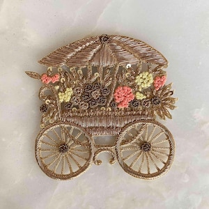 Vintage Blumenwagen Gestickter Aufnäher, handgemachte goldene Wagen Applikation, Boho Fahrzeug Patch, Gold Zari Vintage Aufnäher zum Selbermachen