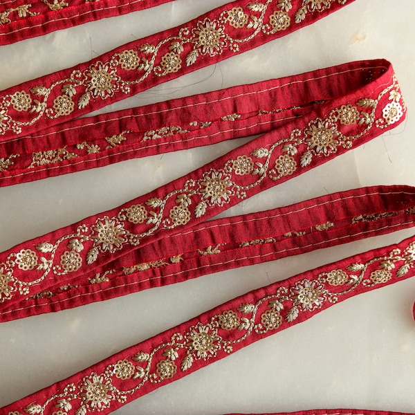 Garniture brodée florale d'or rouge, frontière florale indienne, dentelle rouge de paillette, garniture rouge de mariée, garniture de tissu, frontière de sari, prix/mtr