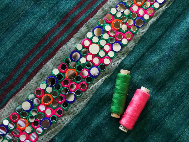 カラフルなミラー刺繍トリム、手作りマルチカラーレインボーミラーレース、インド生地サリーボーダー、インド刺繍リボン 画像 7