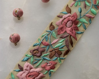 Pink Pastel Floral Embroidered Trim, Indian Fabric Saree Border, Parsi Embroidery Lace, インド刺繍リボン