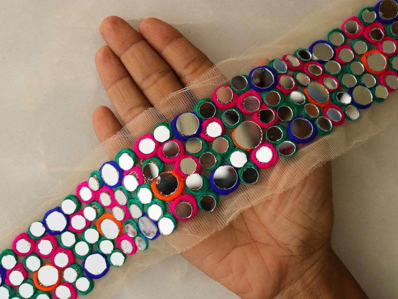 カラフルなミラー刺繍トリム、手作りマルチカラーレインボーミラーレース、インド生地サリーボーダー、インド刺繍リボン 画像 2