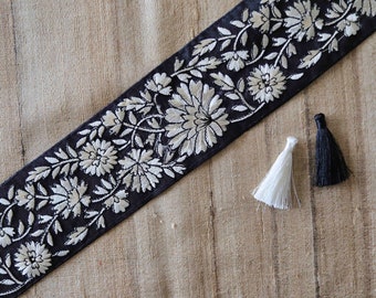 Black White Floral Embroidered Trim,Indian Fabric Floral Border,Royal Black White Broad Paisley Lace,Floral Saree Border,Price/mtr,インド刺繍リボン